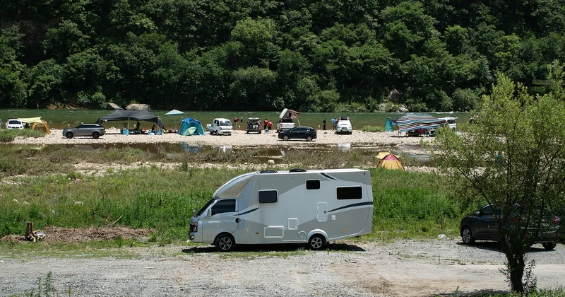 Bord de rivière ou piscine : il faut choisir, et ce n'est pas un détail