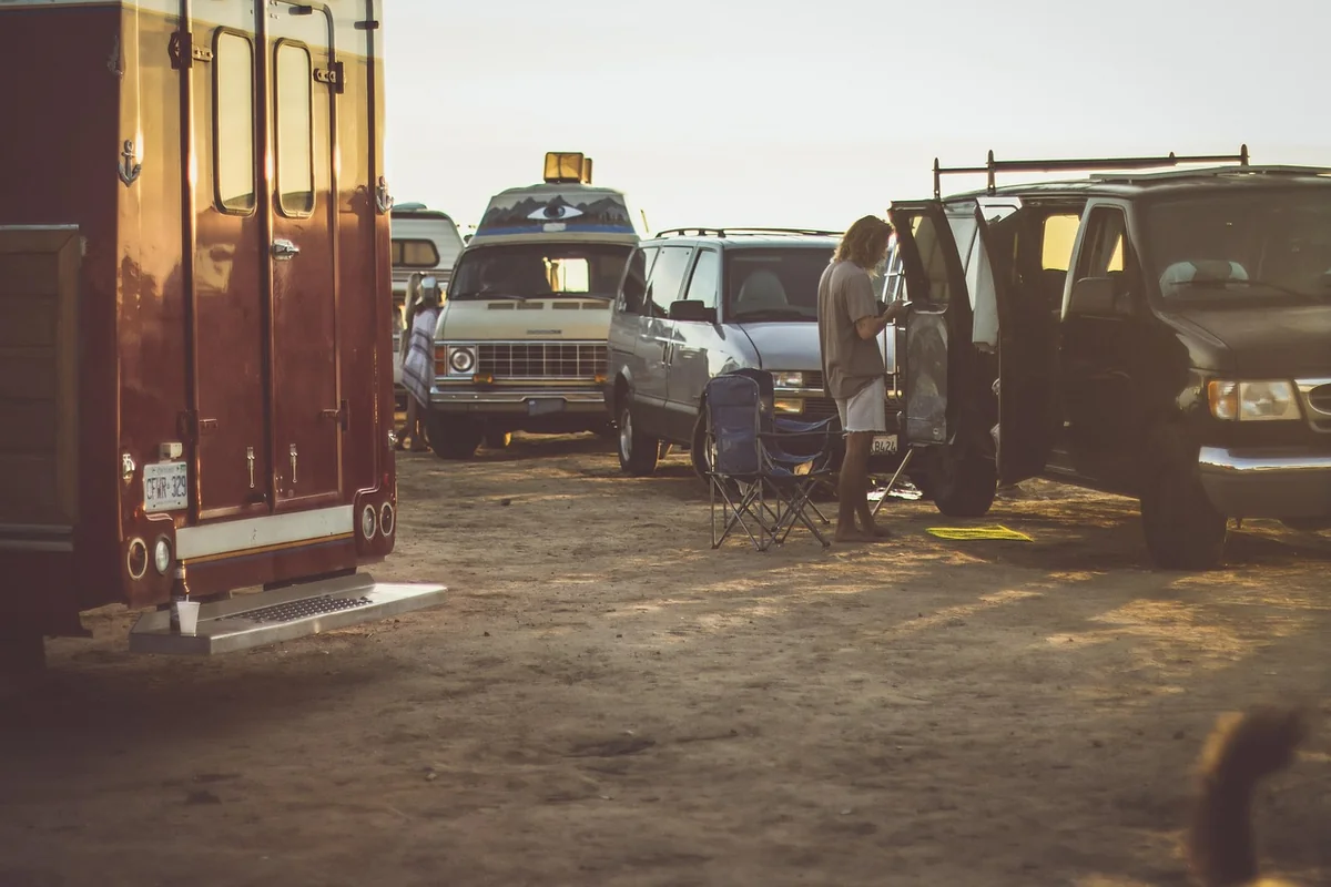 Camping sauvage Écosse van : ce qui différencie un van d'une tente
